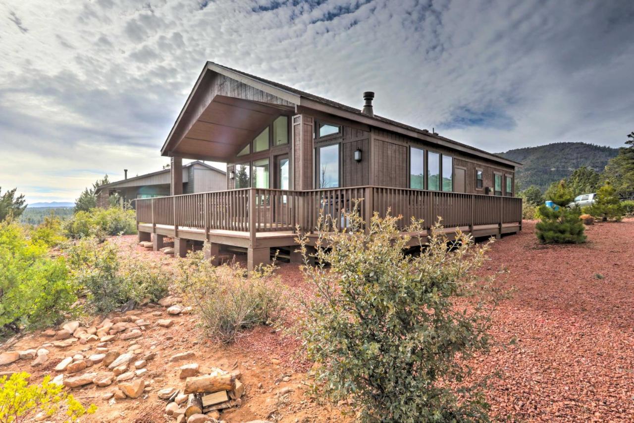 Lavish Pine Cabin With Hot Tub, Deck And Mountain View Villa Exterior photo