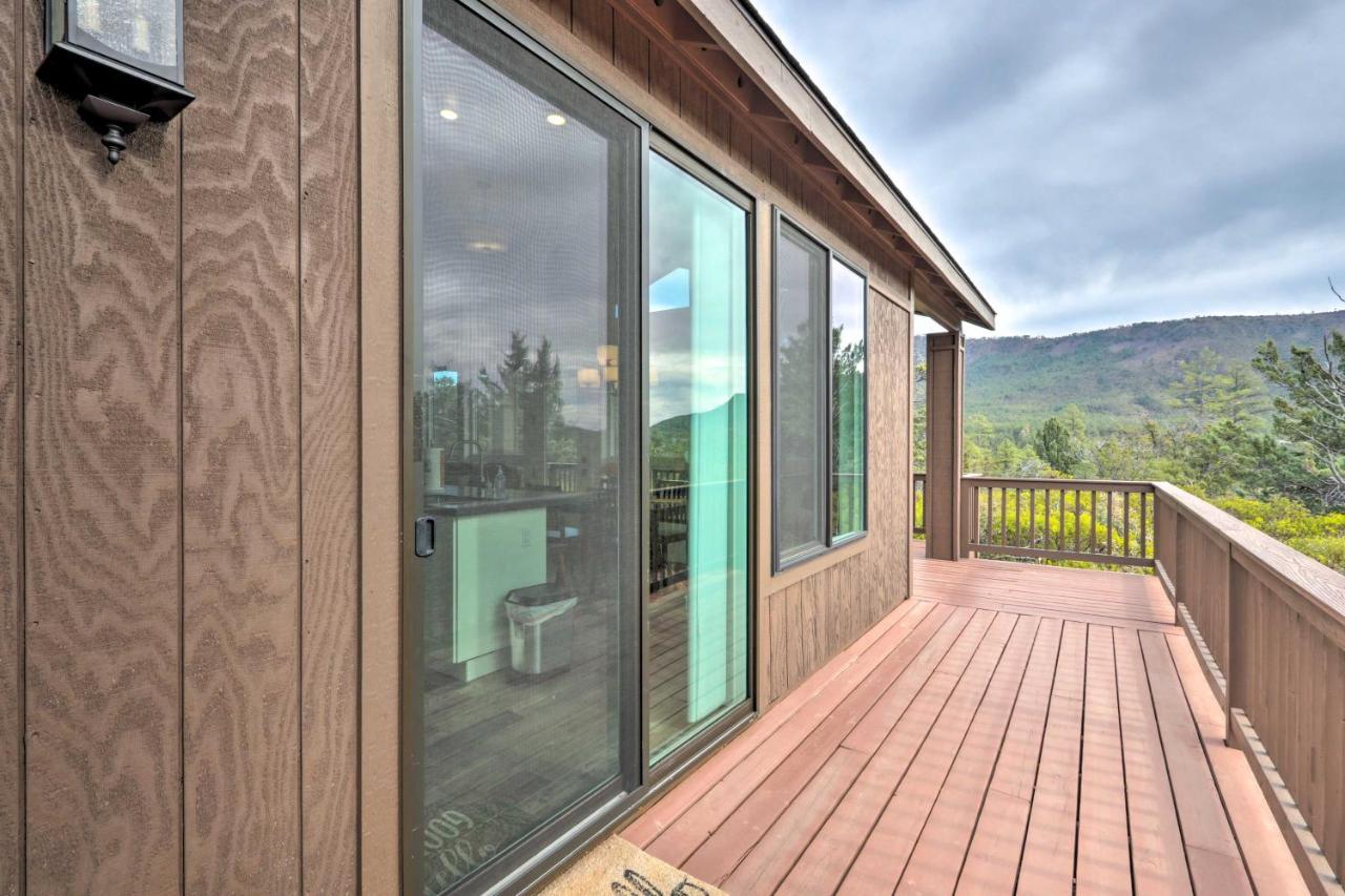 Lavish Pine Cabin With Hot Tub, Deck And Mountain View Villa Exterior photo