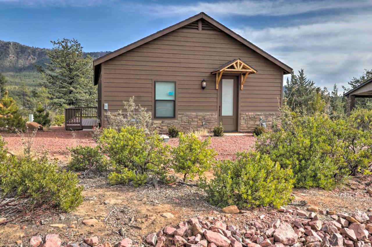 Lavish Pine Cabin With Hot Tub, Deck And Mountain View Villa Exterior photo